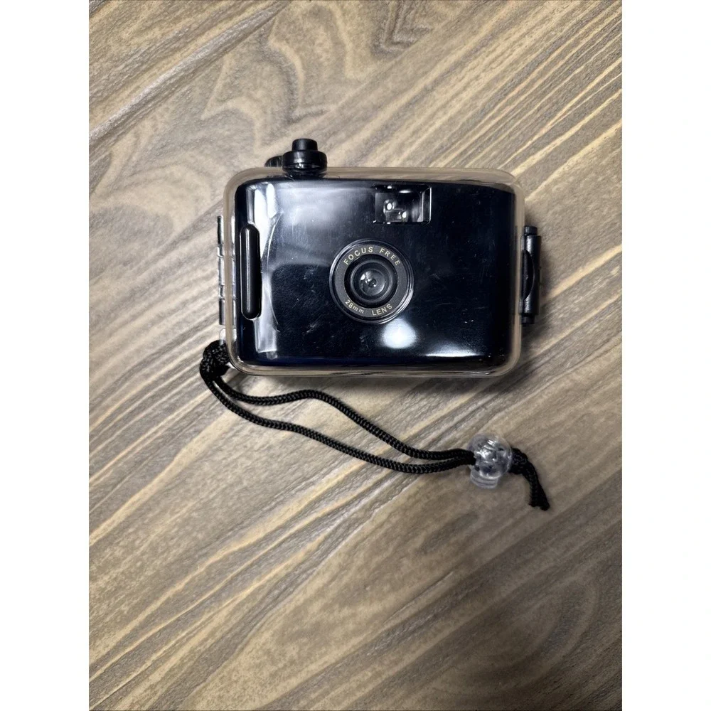 35mm Underwater Camera Black Focus Free 28mm Lens Vintage Retro Style Reusable